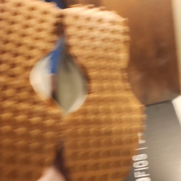 New Balance Men's Cream and Navy Sneakers - Picture 3 of 6